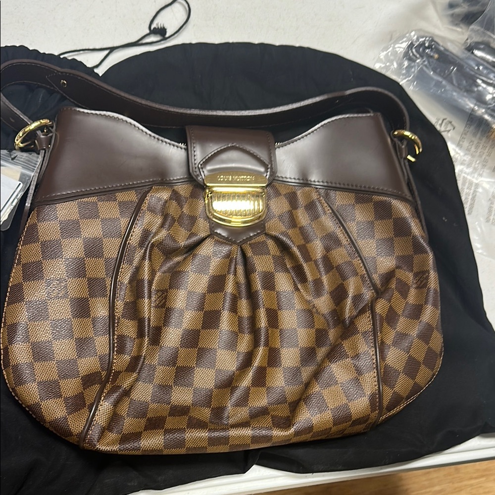 Louis Vuitton Brown Shoulder Bag with Damier Pattern
